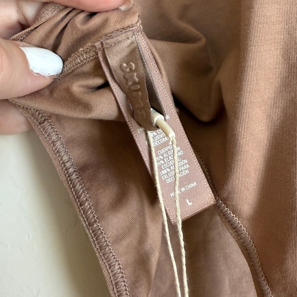 Skims Fits Everybody Square Neck Thong Bodysuit Sienna Brown Women Size Large - Picture 9 of 10